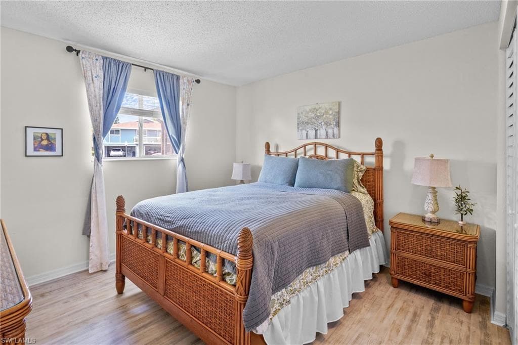 5848 Queen Elizabeth WAY 1-22