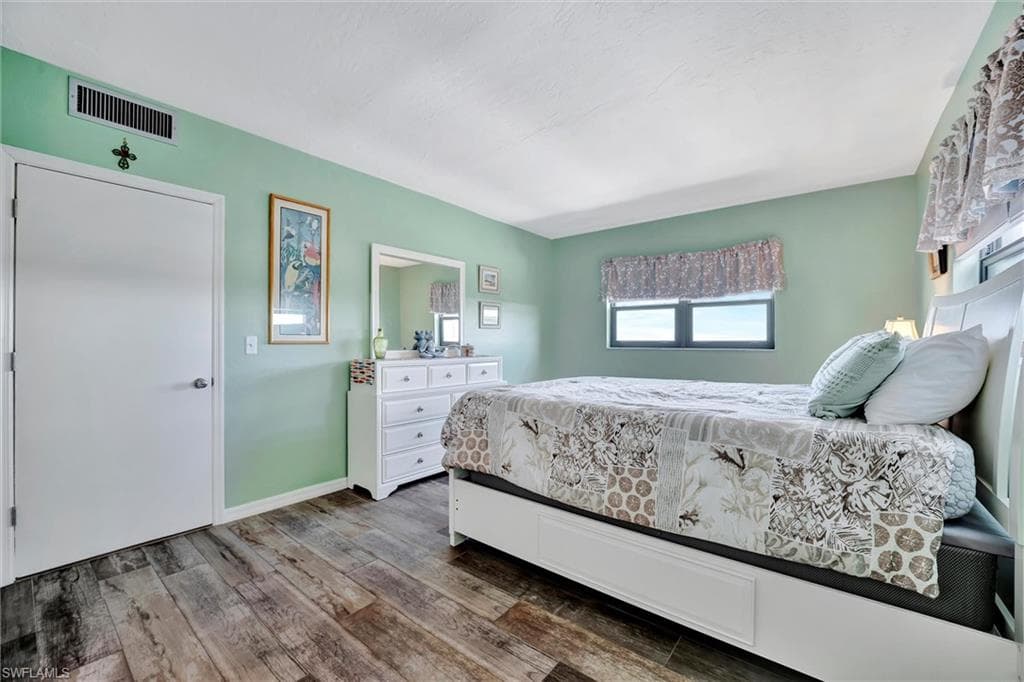 1901 Clifford ST 1001-28