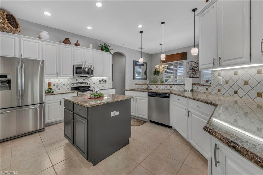 2111 Grove DR-6