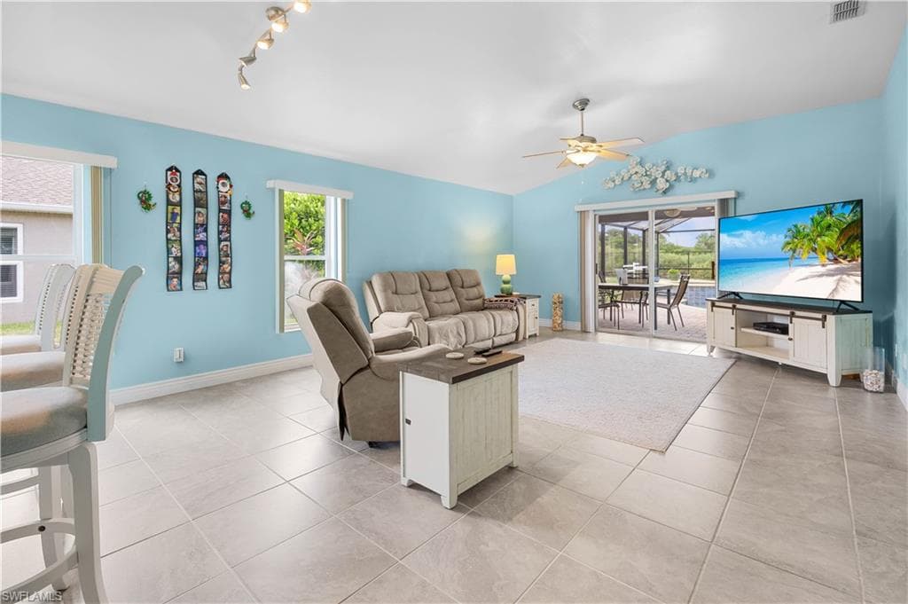 15633 Beachcomber AVE-7