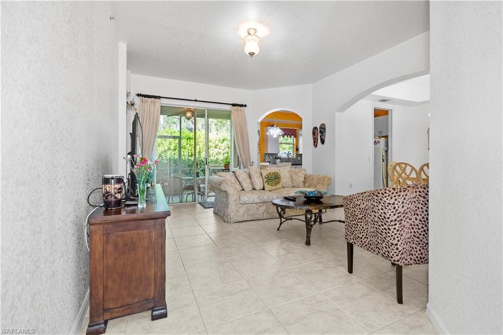 1405 Mariposa CIR 102-27