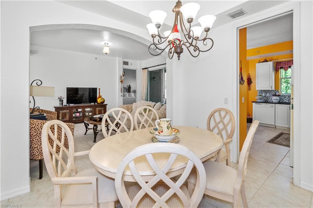 1405 Mariposa CIR 102-7