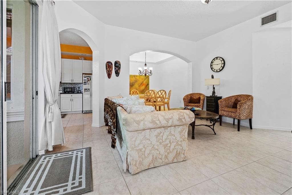 1405 Mariposa CIR 102-10