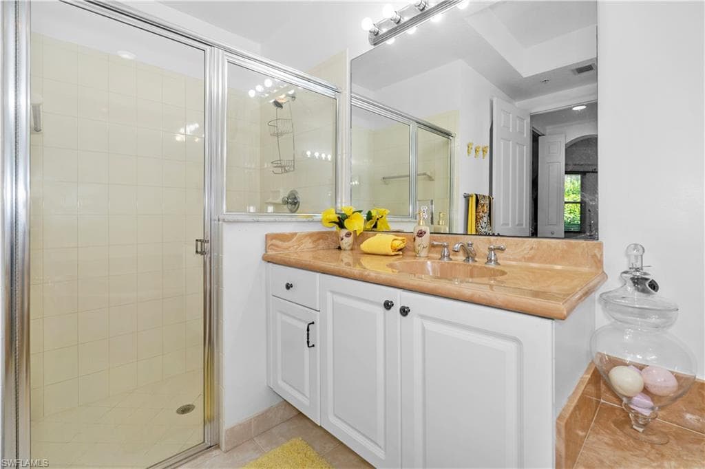 1405 Mariposa CIR 102-15