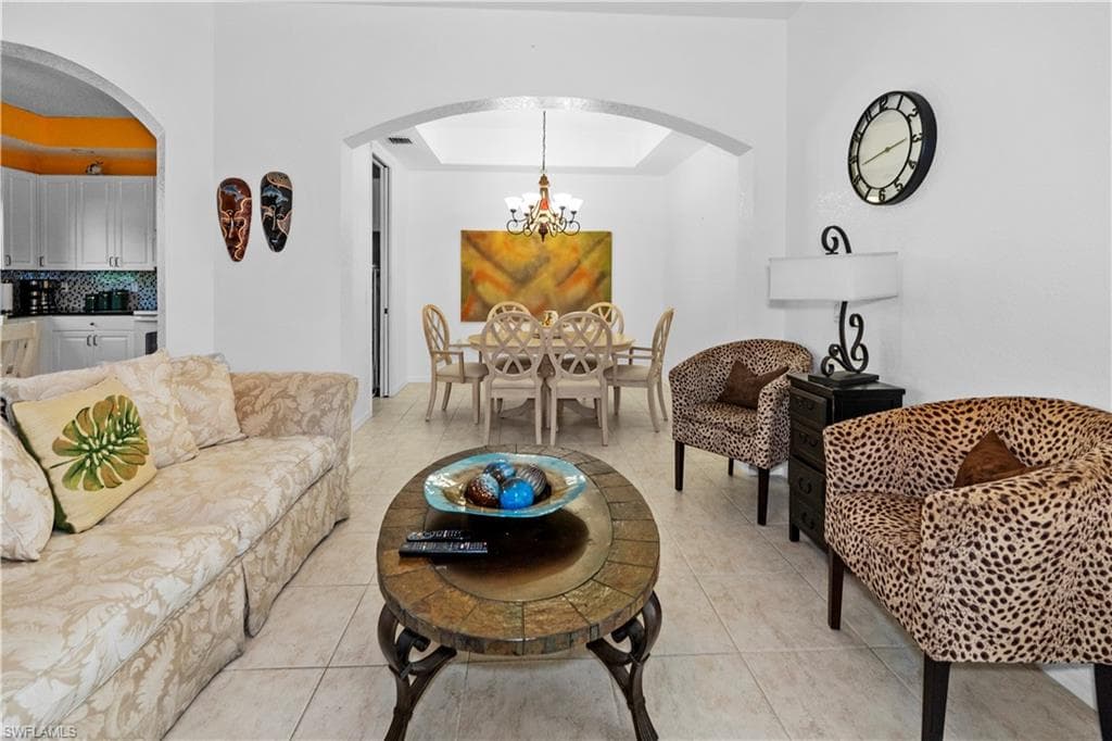 1405 Mariposa CIR 102-11