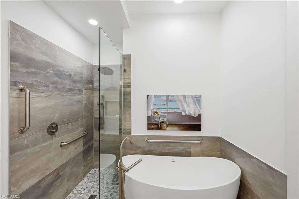 1232 Royal Palm DR-26