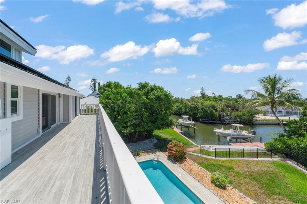 1048 Kings Crown DR-27