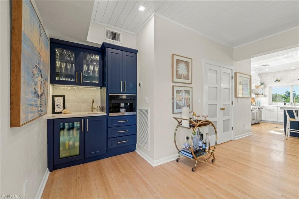 1048 Kings Crown DR-17