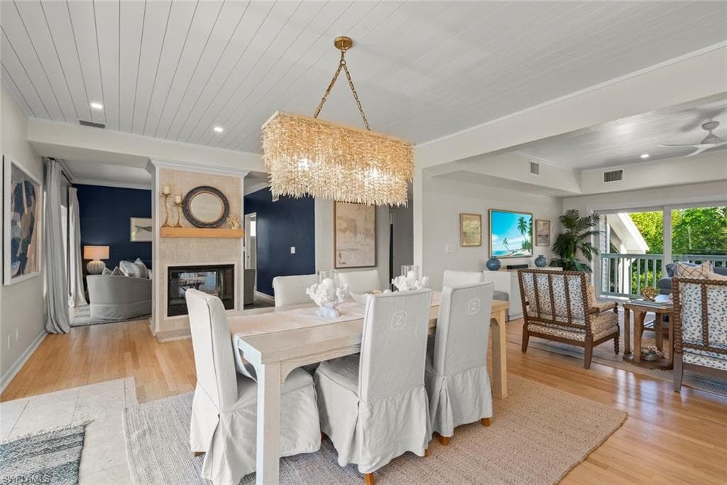 1048 Kings Crown DR-7