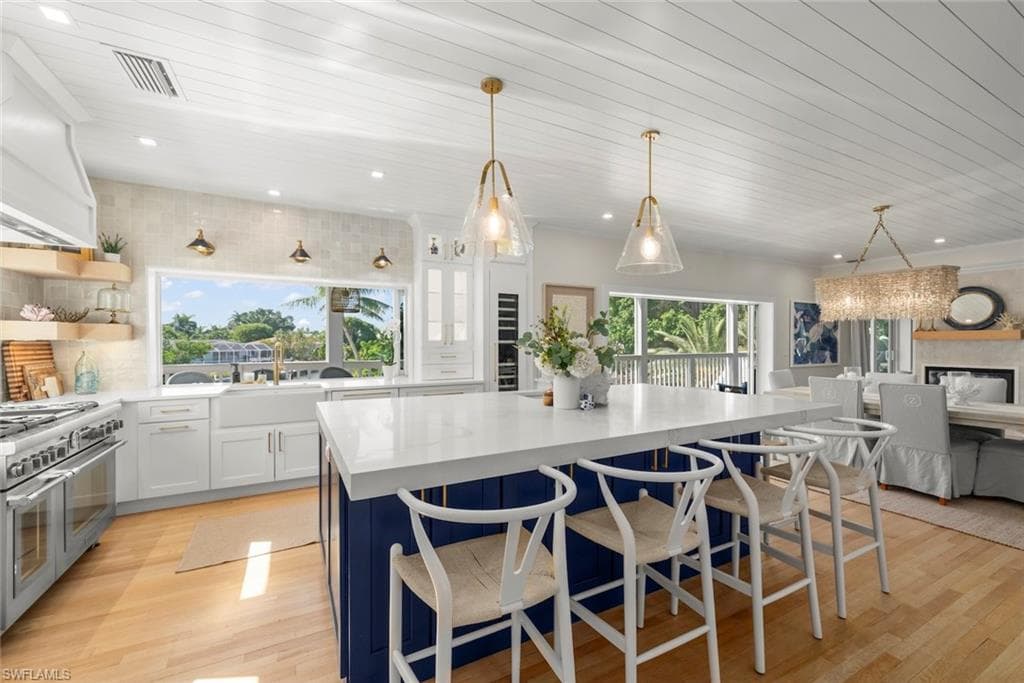 1048 Kings Crown DR-9