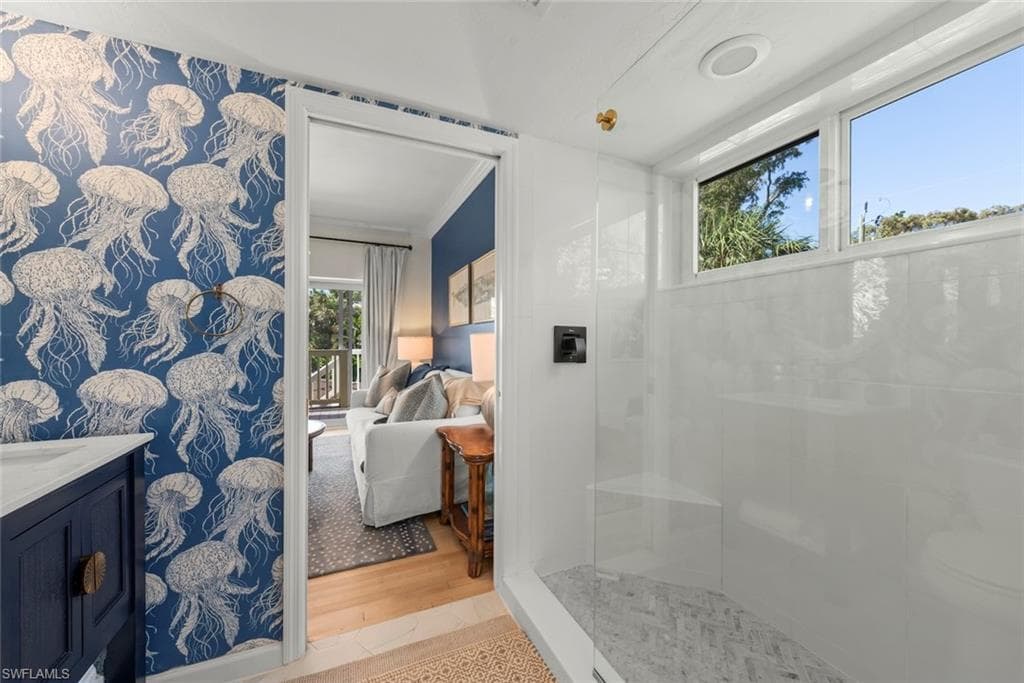 1048 Kings Crown DR-24