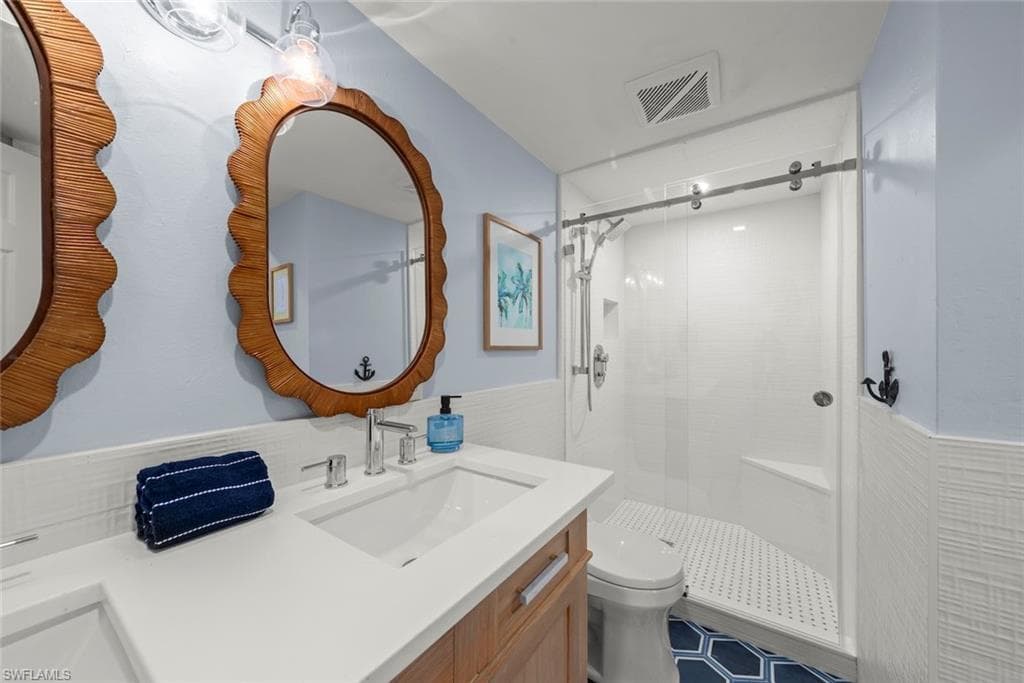 1048 Kings Crown DR-38