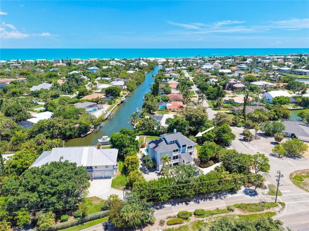 1048 Kings Crown DR-48