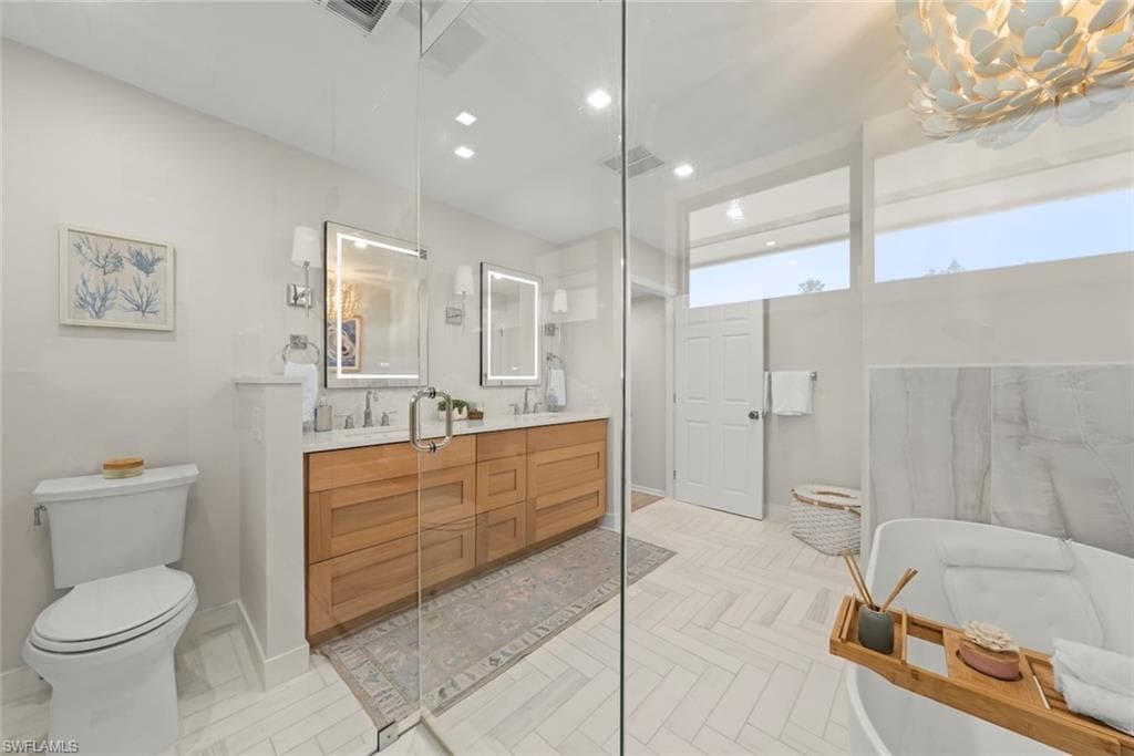 1048 Kings Crown DR-31