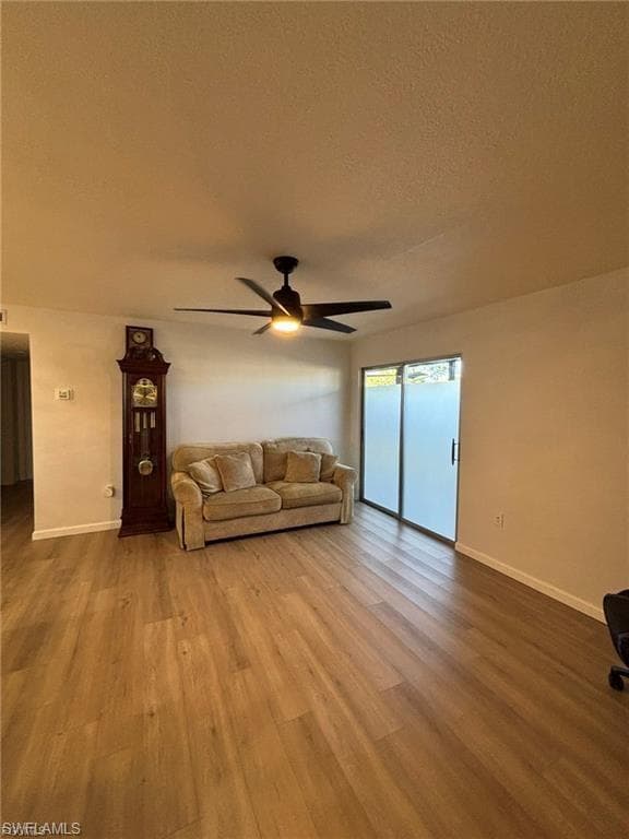 5713 Foxlake DR 4-3