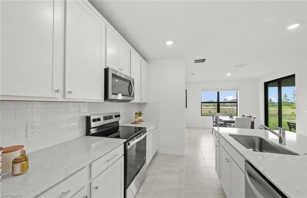 634 Lakeside Oasis AVE-17
