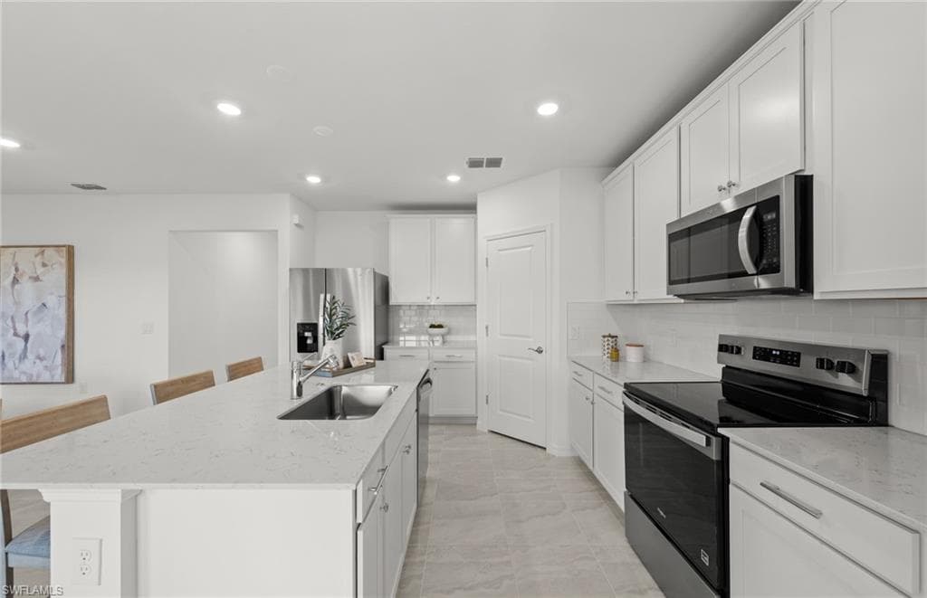 634 Lakeside Oasis AVE-16