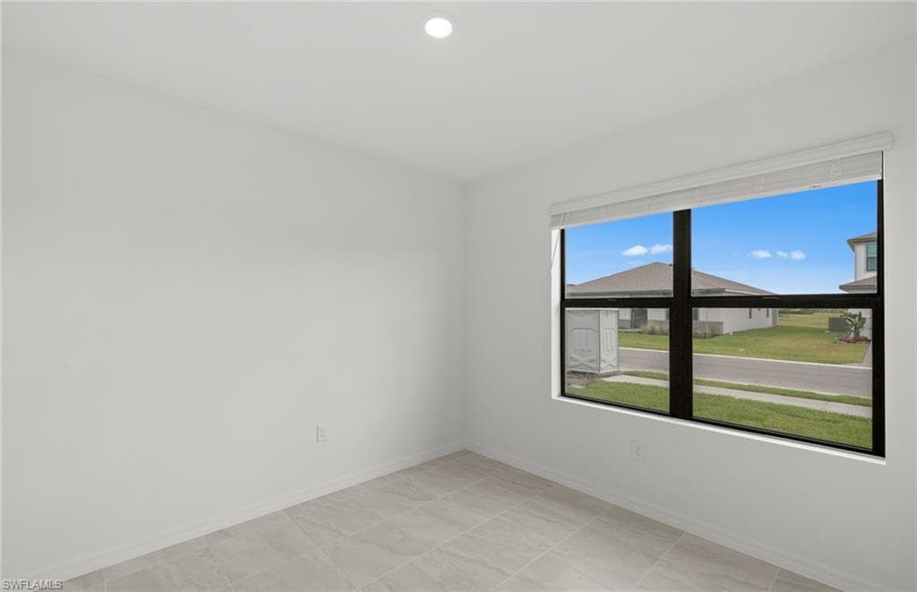 634 Lakeside Oasis AVE-9