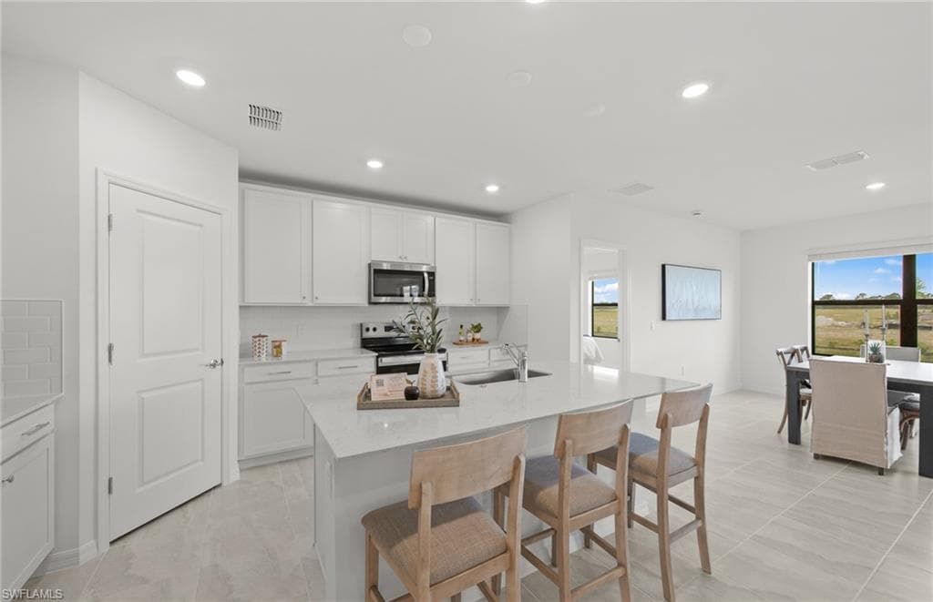 634 Lakeside Oasis AVE-15