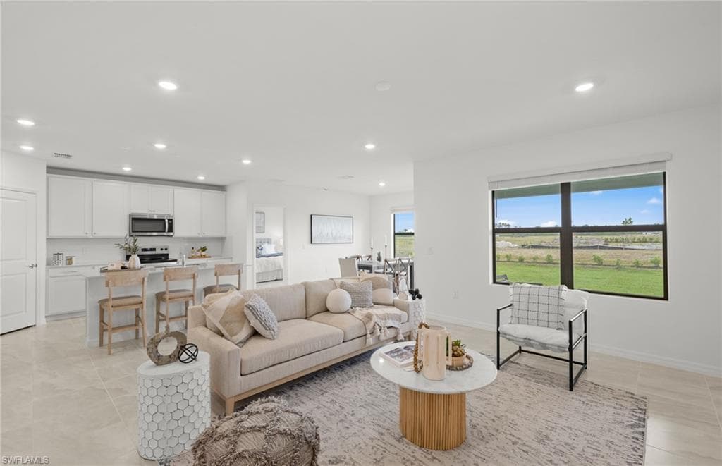 634 Lakeside Oasis AVE-11
