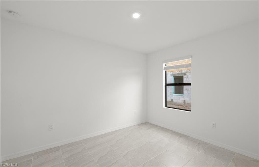 634 Lakeside Oasis AVE-8