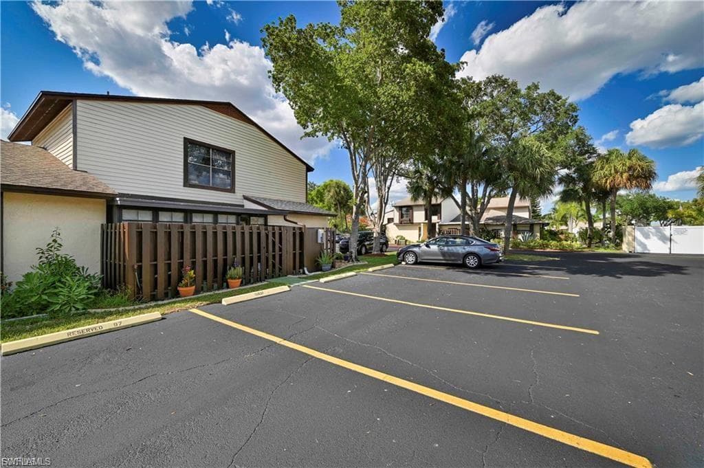 631 SE 12th AVE 98-1