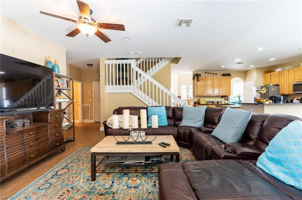 8713 Pegasus DR-15