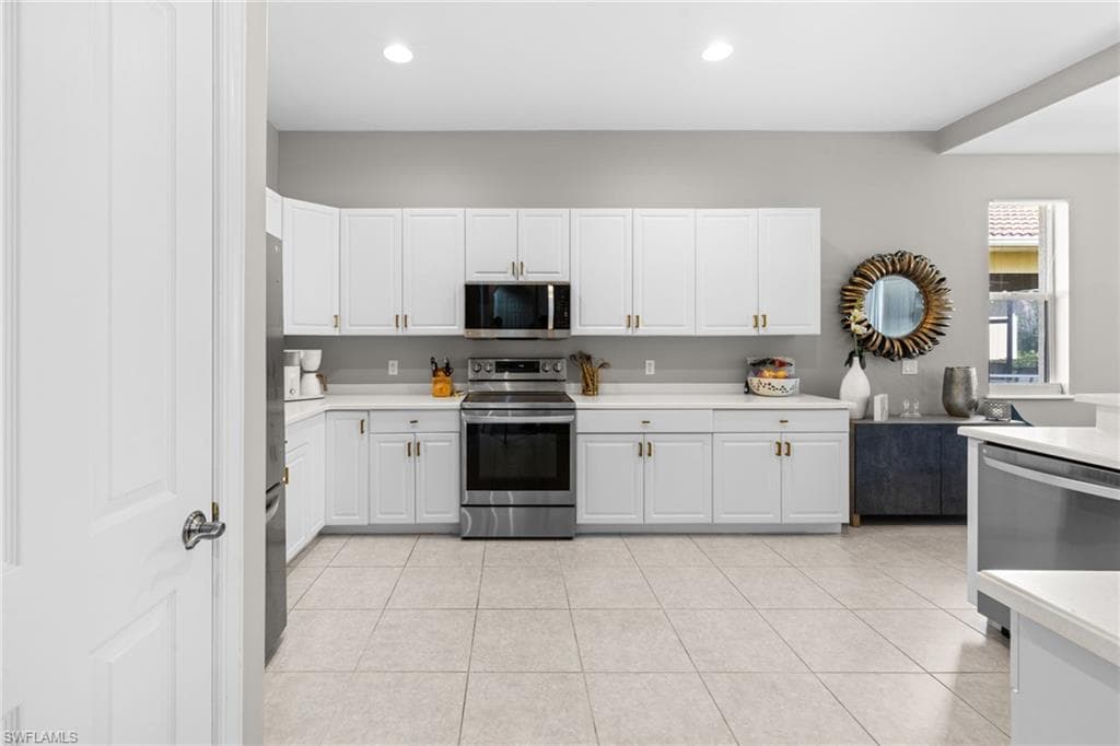 4208 Hampton LN-13
