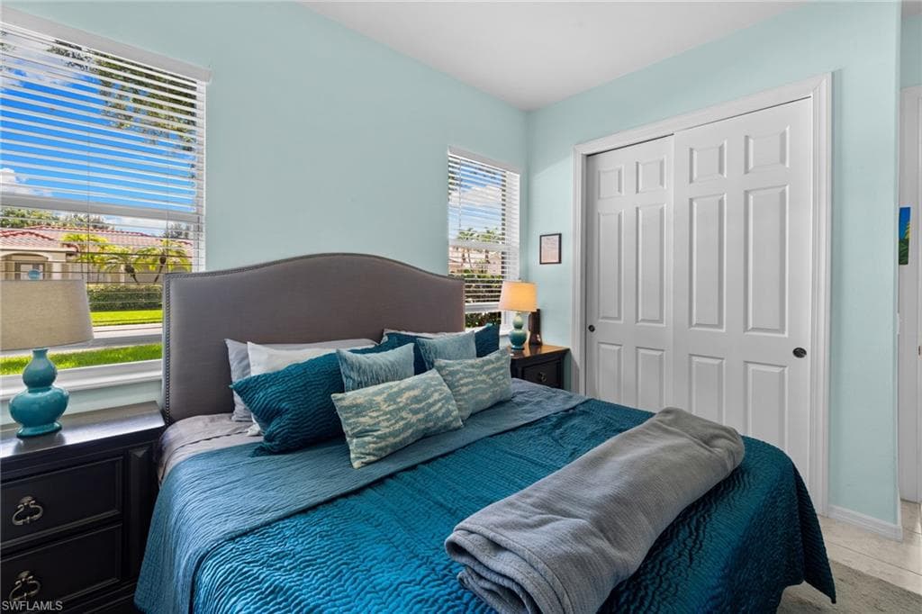 4208 Hampton LN-24