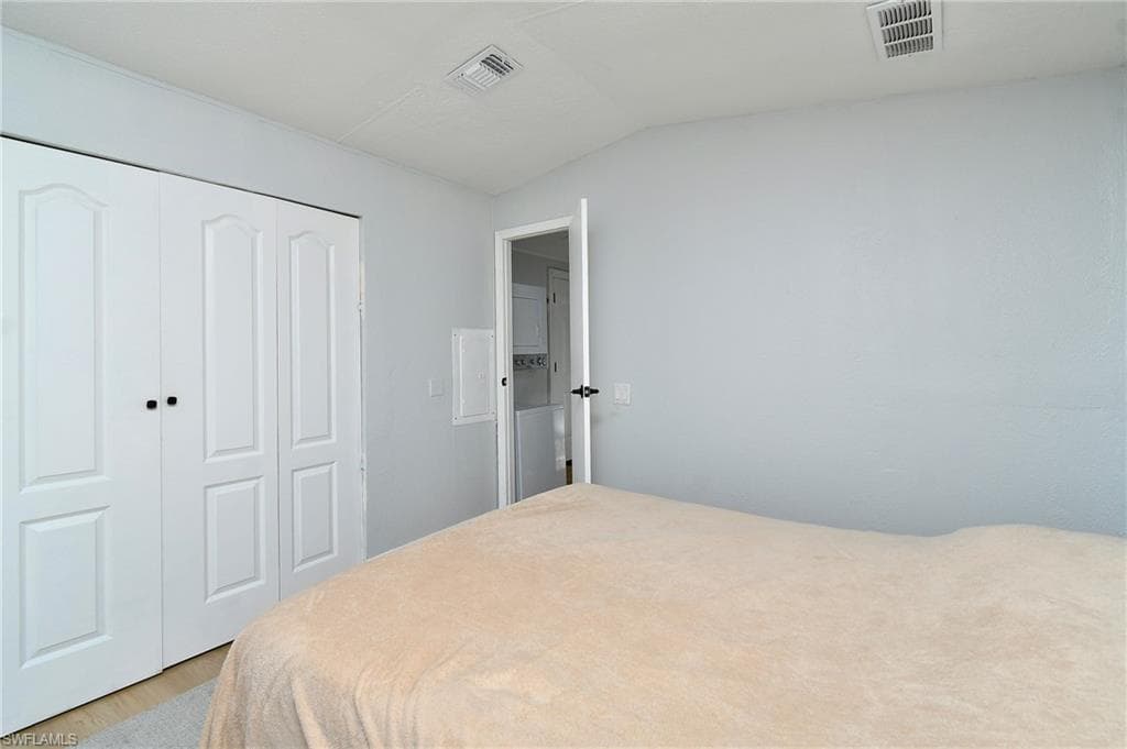 22950 Tinas LN-17