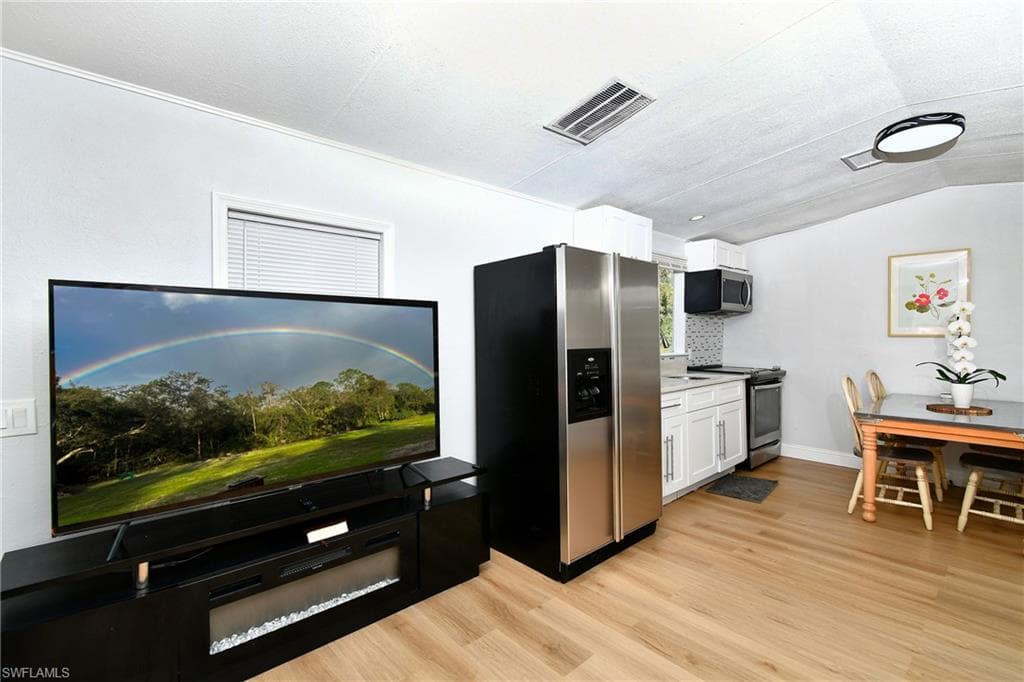 22950 Tinas LN-26