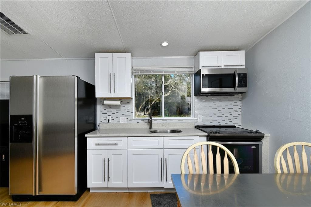 22950 Tinas LN-20