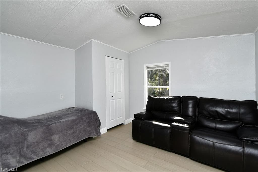 22950 Tinas LN-24