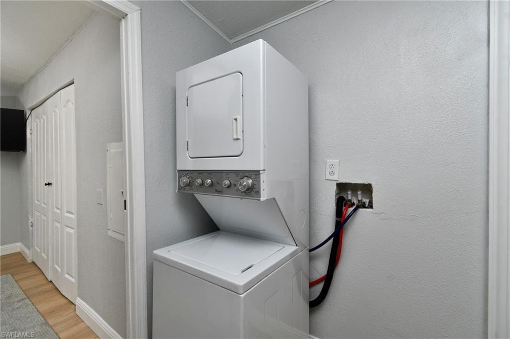 22950 Tinas LN-14