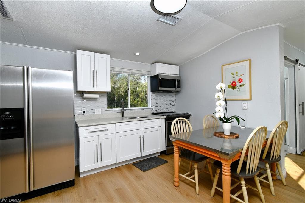 22950 Tinas LN-19