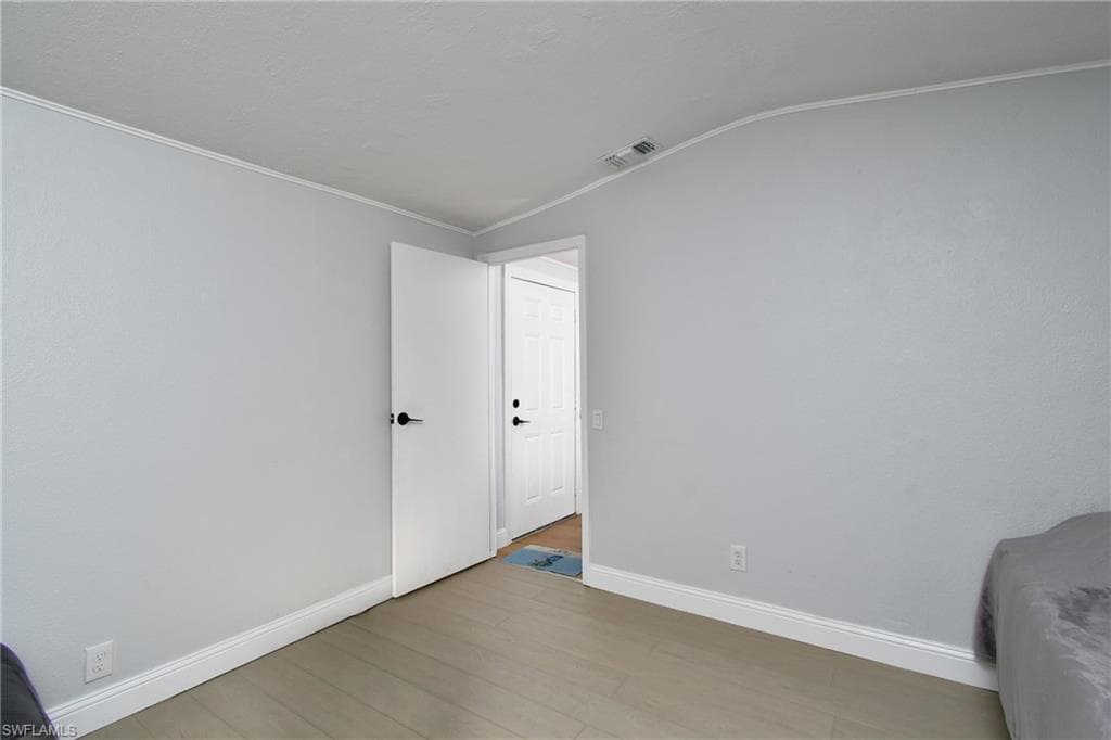 22950 Tinas LN-25