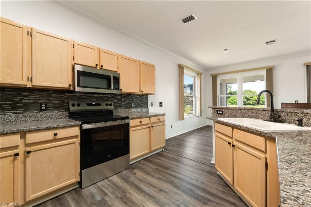 223 Stanhope CIR-12