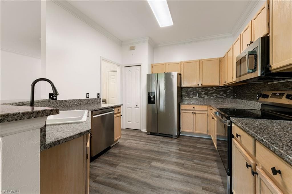 223 Stanhope CIR-9