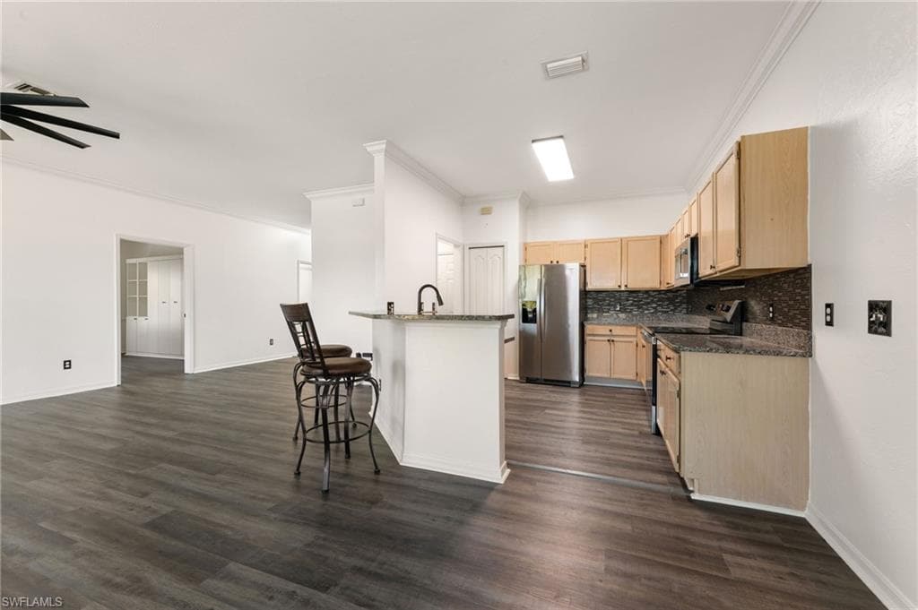 223 Stanhope CIR-8