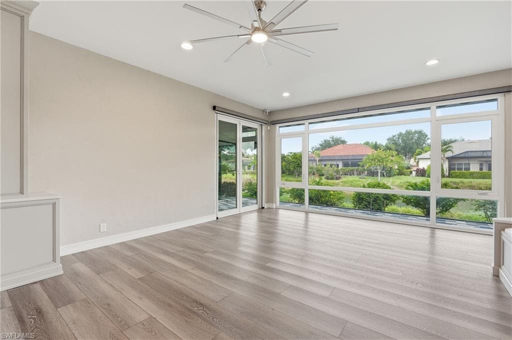 10240 Avonleigh DR-22