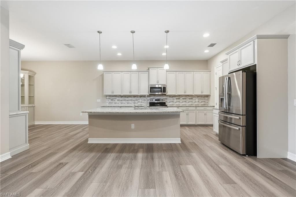 10240 Avonleigh DR-14