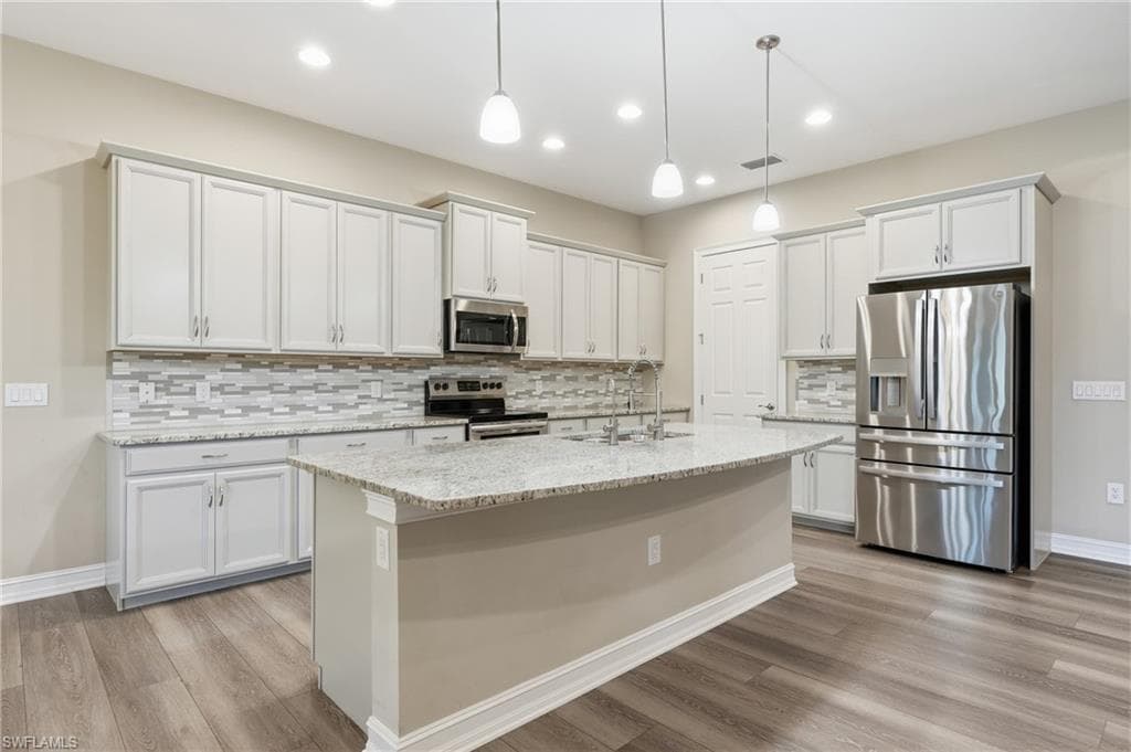 10240 Avonleigh DR-15