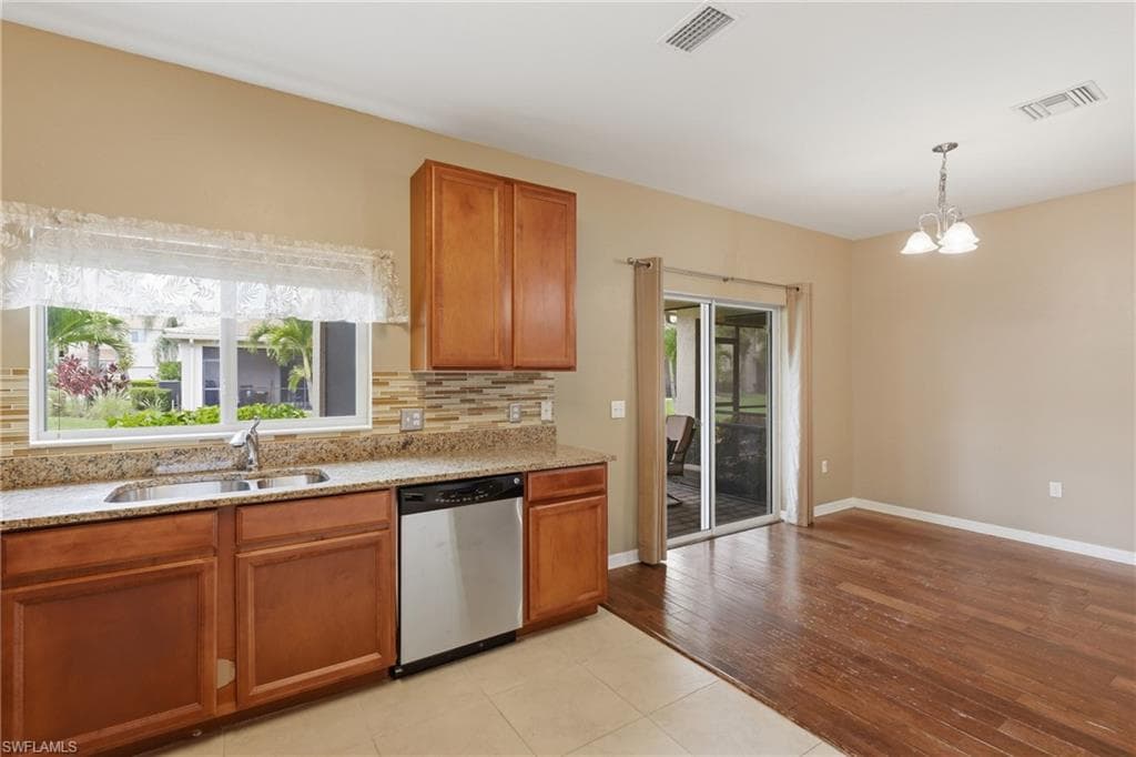 3818 Clearbrook LN-13