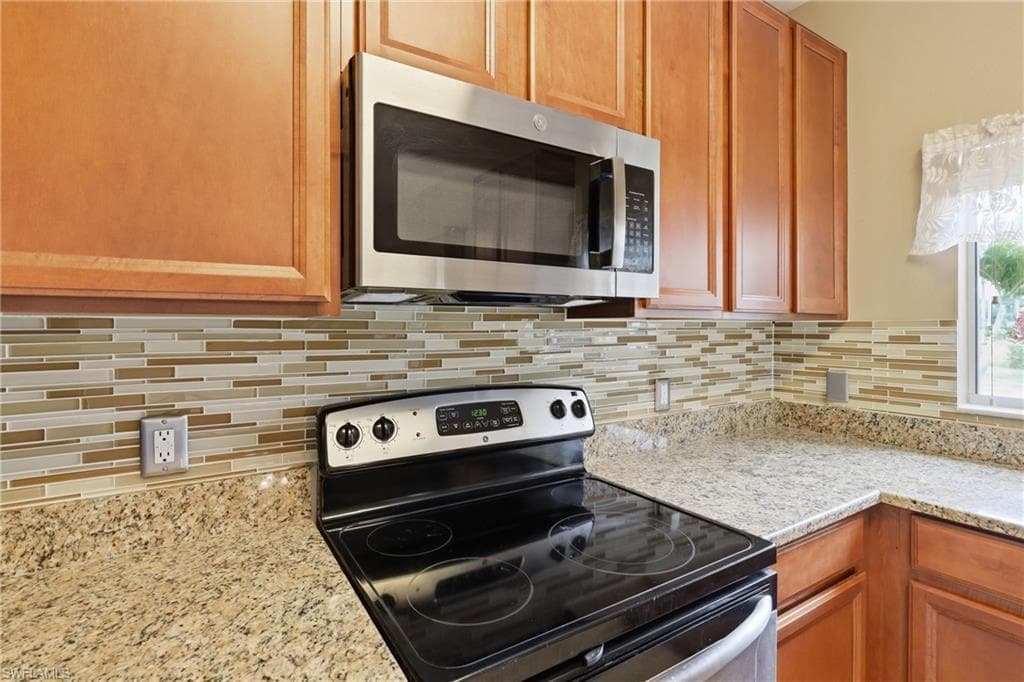 3818 Clearbrook LN-12