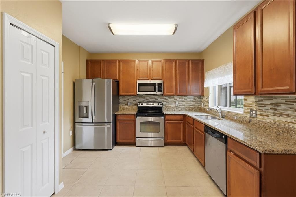 3818 Clearbrook LN-10