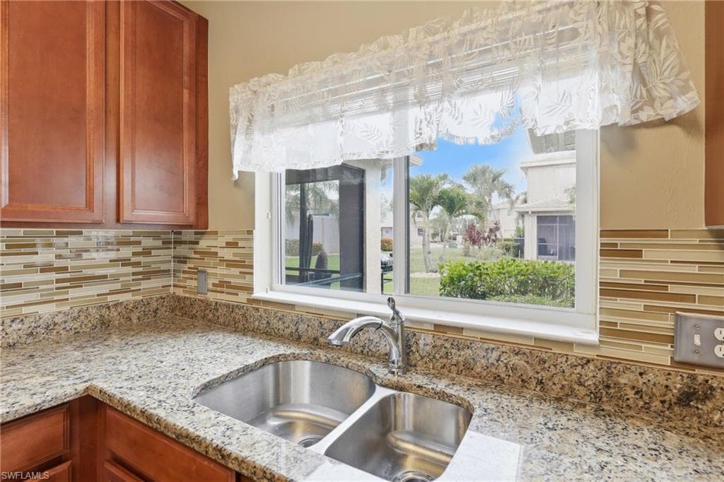 3818 Clearbrook LN-11