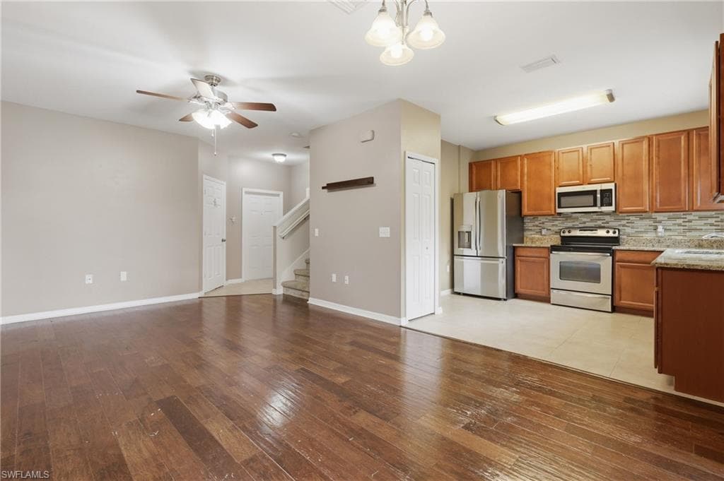 3818 Clearbrook LN-8