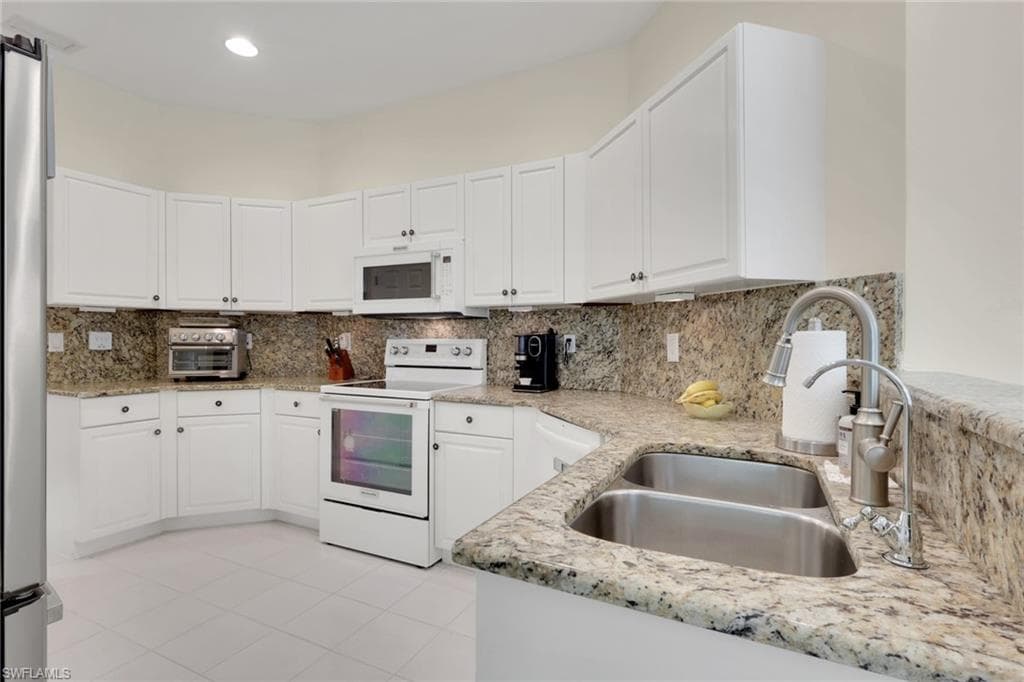 128 LIVERMORE LN-17