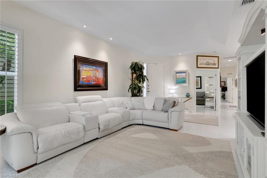 128 LIVERMORE LN-19