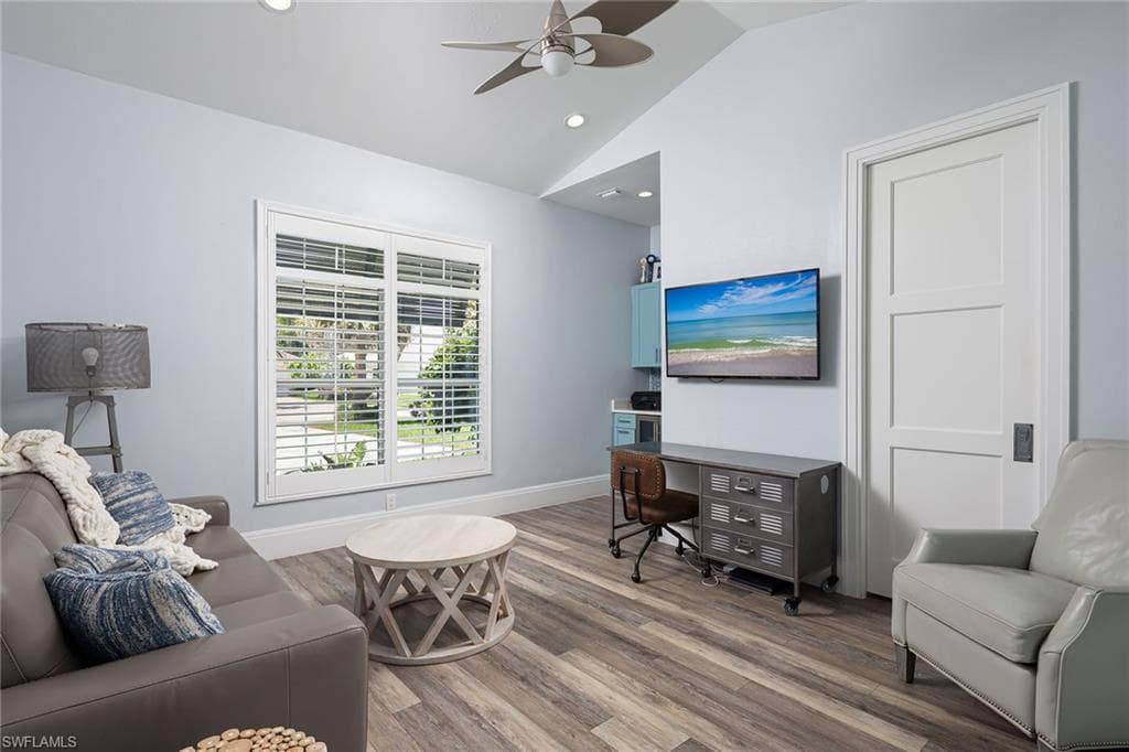 2036 Laguna WAY-20